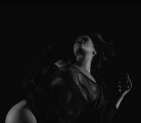 Η Rihanna στο νέο της videoclip είναι (σχεδόν) Γυμνή …..