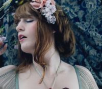 Florence + the Machine “Lungs” Επανεκδόθηκε ο πρώτος τους δίσκος, δέκα χρόνια μετά.